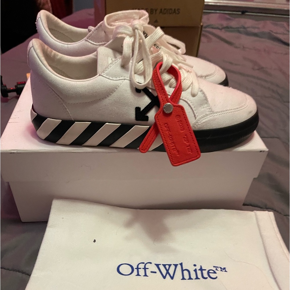 Off white Low Vulc size : 7 US/ EU Worn